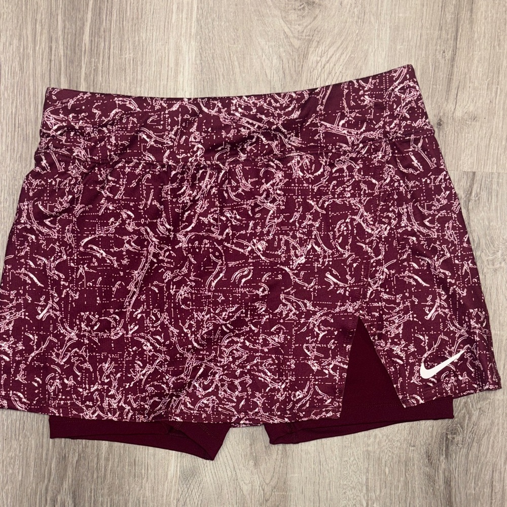 Nike Women's Burgundy Patterned Skorts